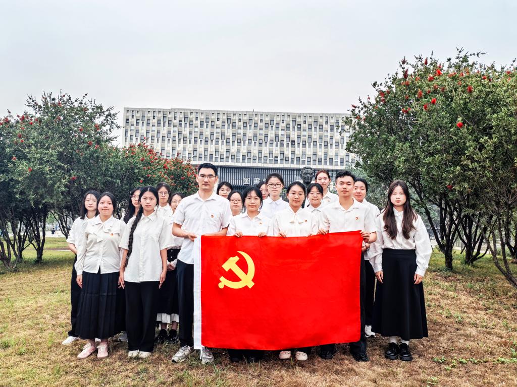 管理学院开展“赓续红色血脉，砥砺奋进力量”主...